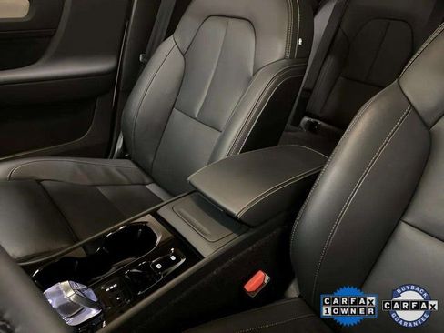 Used 2025 Volvo XC40 B5 Plus image 64