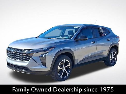 Certified 2024 Chevrolet Trax RS w/ Driver Confidence Package image 3