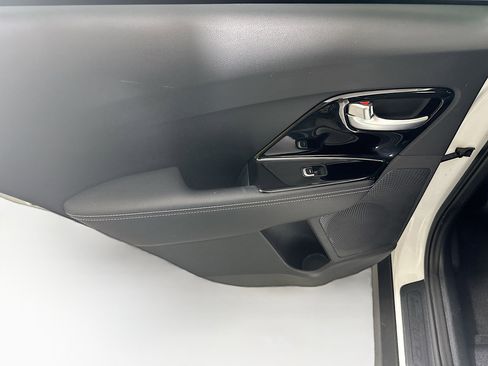 Used 2022 Kia Niro EX image 26