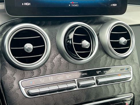 Used 2022 Mercedes-Benz GLC 300 image 17