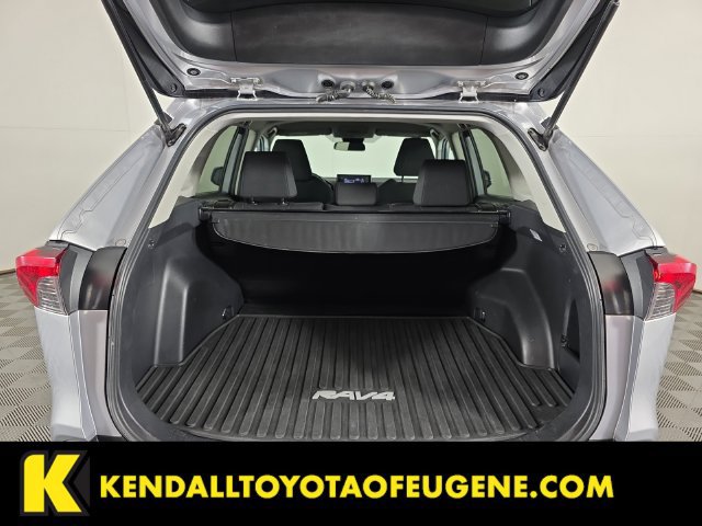 Used 2021 Toyota RAV4 LE AWD/4WD image 20