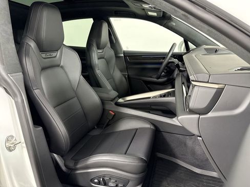 Certified 2025 Porsche Macan Turbo Electric AWD/4WD image 25