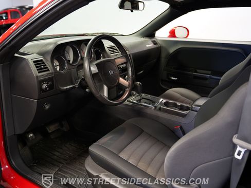 Used 2009 Dodge Challenger R/T RWD image 4