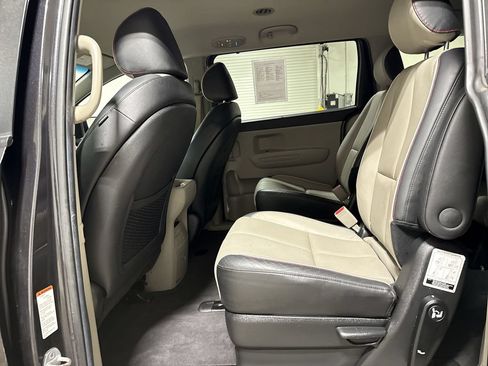 Used 2020 Kia Sedona EX FWD image 22