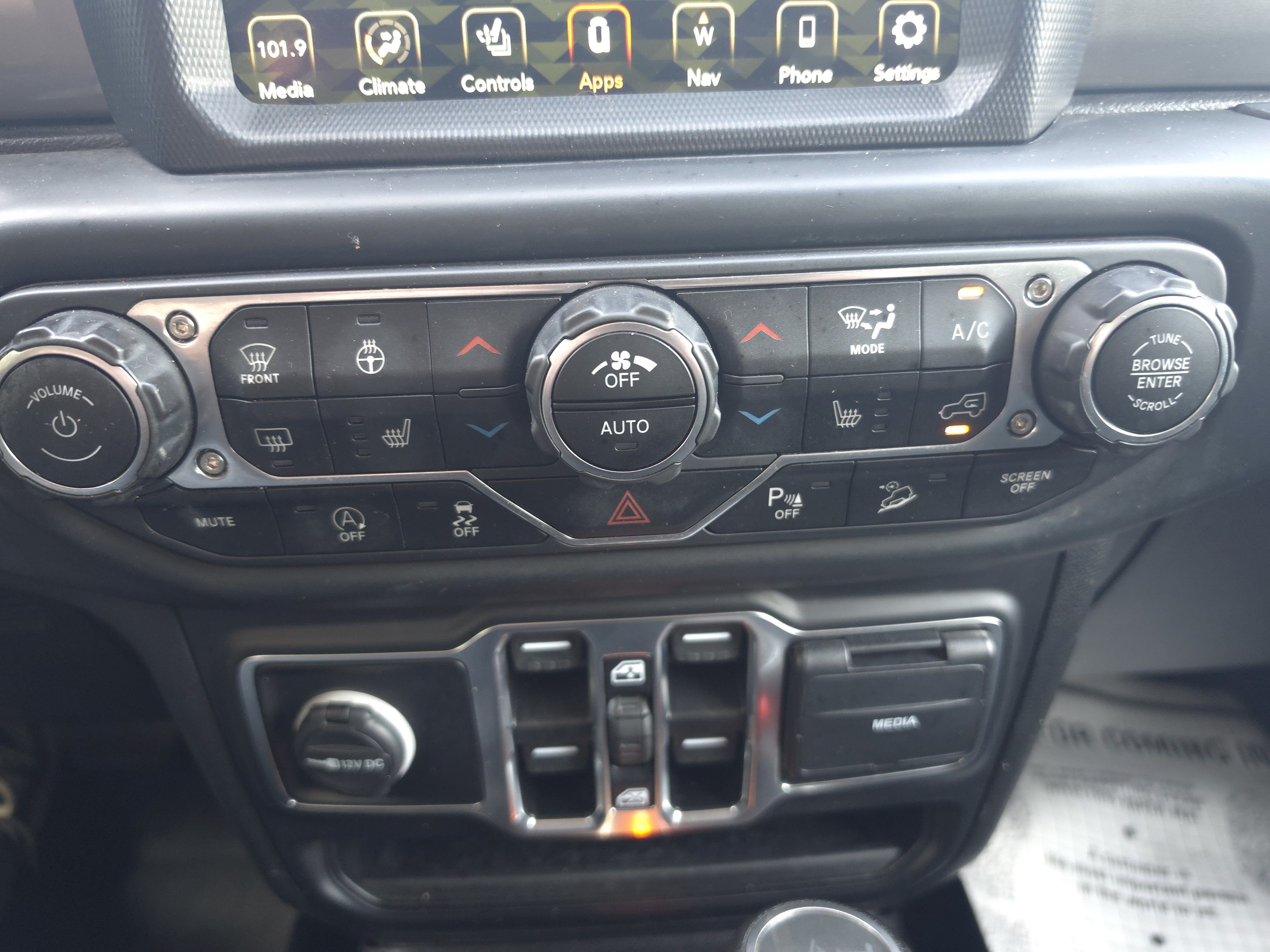 Used 2020 Jeep Wrangler Unlimited Sahara AWD/4WD image 22