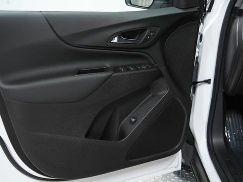 Used 2024 Chevrolet Equinox LT image 22