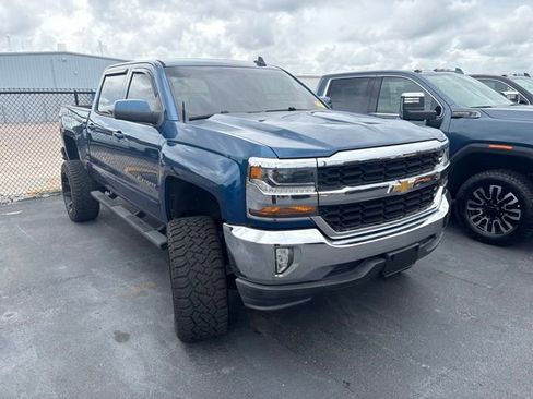 Used 2018 Chevrolet Silverado 1500 LT w/ All Star Edition RWD image 3