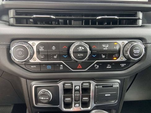 Used 2024 Jeep Wrangler Unlimited Sahara w/ Safety Group AWD/4WD image 39