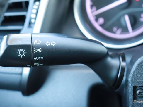 Used 2019 Toyota Camry SE FWD image 21