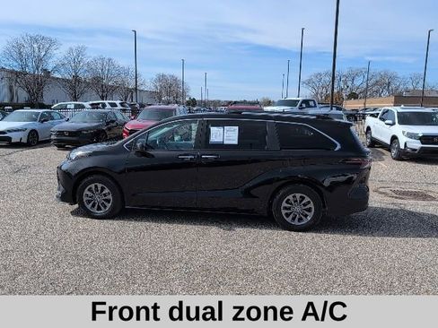 Used 2024 Toyota Sienna XLE image 3