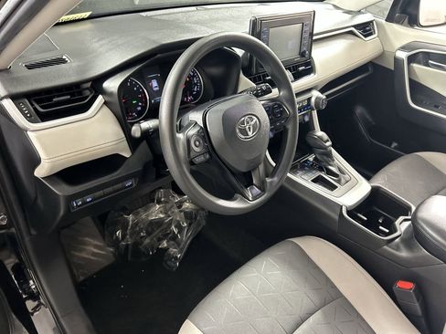 Used 2022 Toyota RAV4 XLE image 12