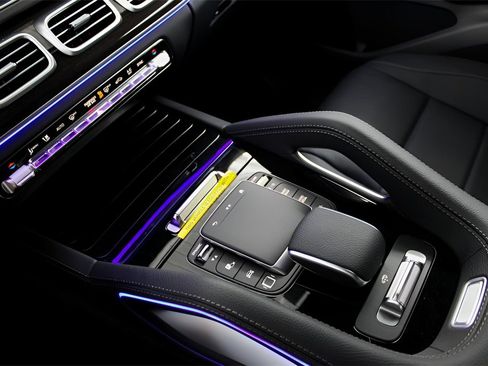 Used 2025 Mercedes-Benz GLS 450 4MATIC image 13