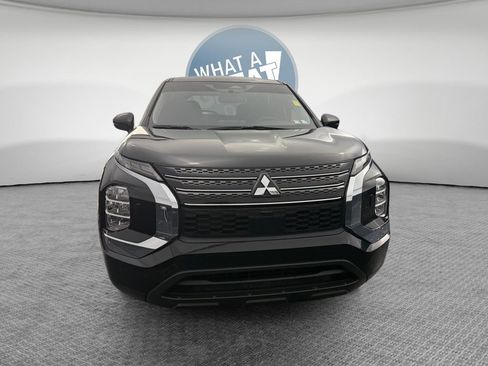 Used 2023 Mitsubishi Outlander ES image 9