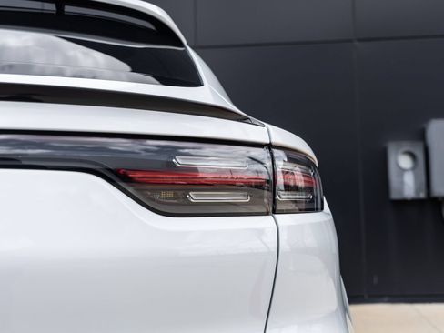 Certified 2020 Porsche Cayenne Turbo AWD/4WD image 14