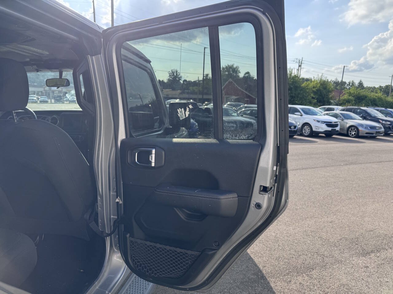 Used 2020 Jeep Wrangler Unlimited Sahara AWD/4WD image 14