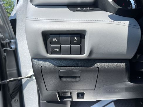 Used 2023 Toyota Highlander XLE AWD/4WD image 31