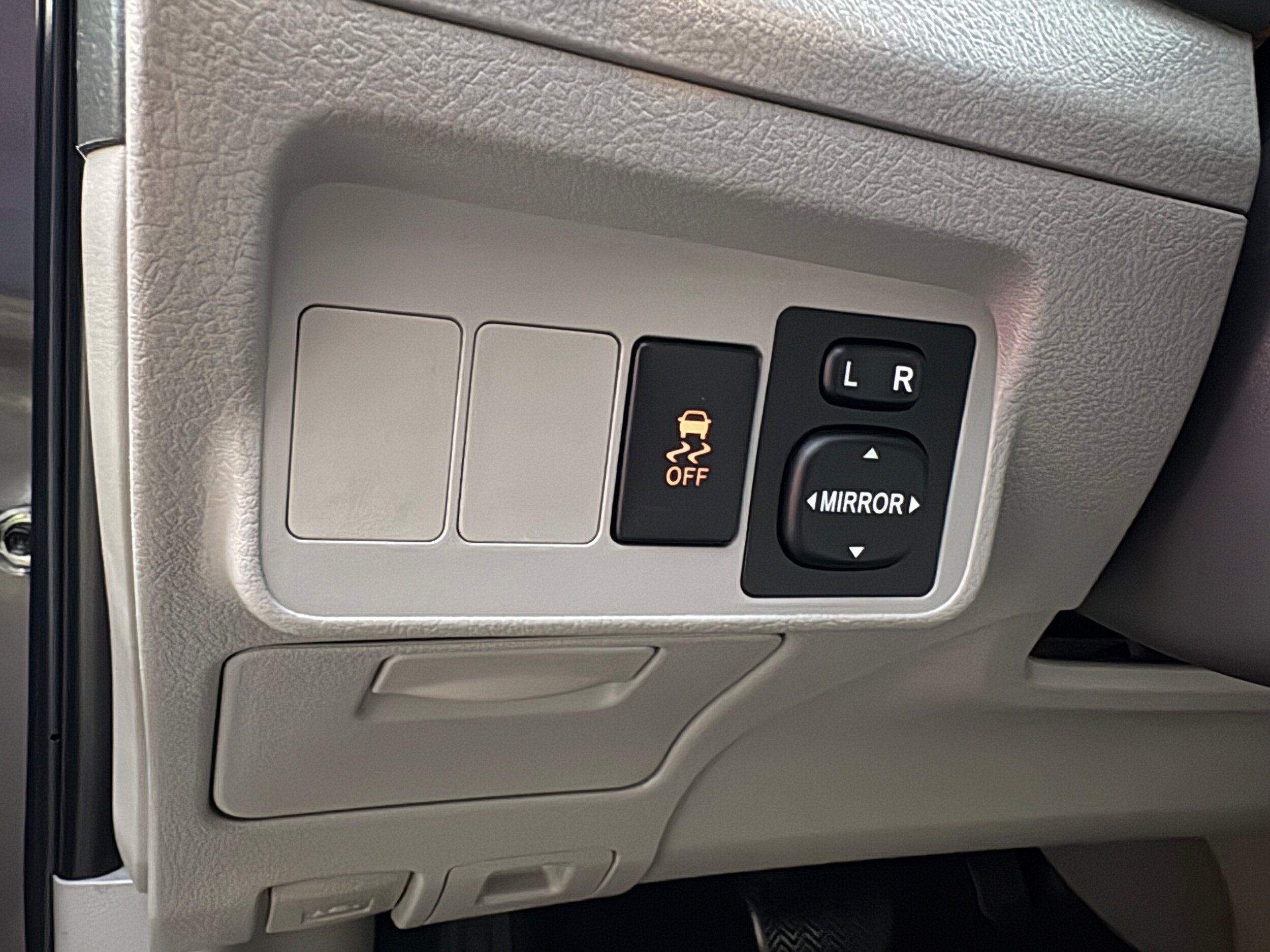 Used 2010 Toyota Corolla LE w/ All Weather Guard Pkg FWD image 26
