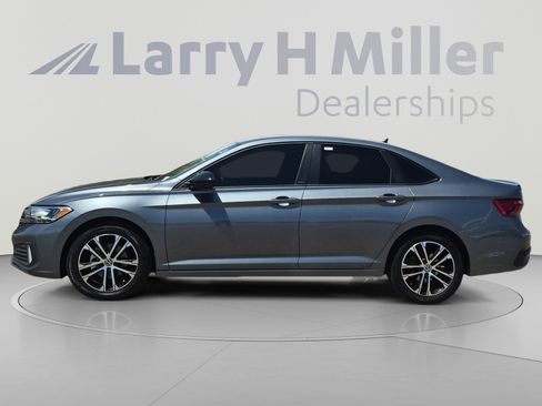 Used 2023 Volkswagen Jetta Sport FWD image 2