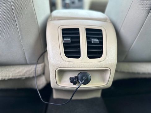 Used 2015 Ford Taurus SE image 22