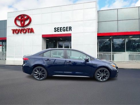 Used 2023 Toyota Corolla SE w/ SE Premium Package FWD image 2