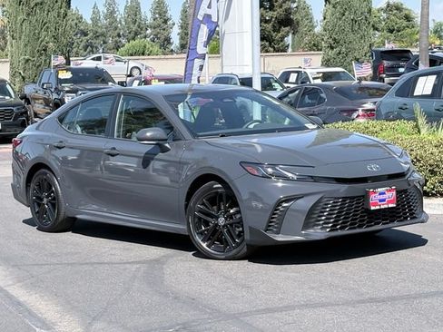Used 2025 Toyota Camry SE AWD/4WD image 2