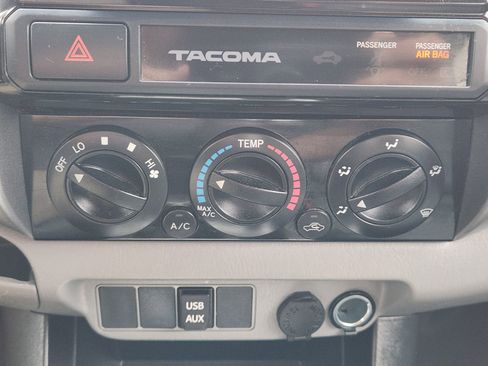 Used 2015 Toyota Tacoma PreRunner image 19