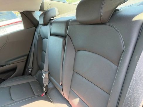 Used 2019 Chevrolet Malibu LT w/ Leather Package FWD image 9