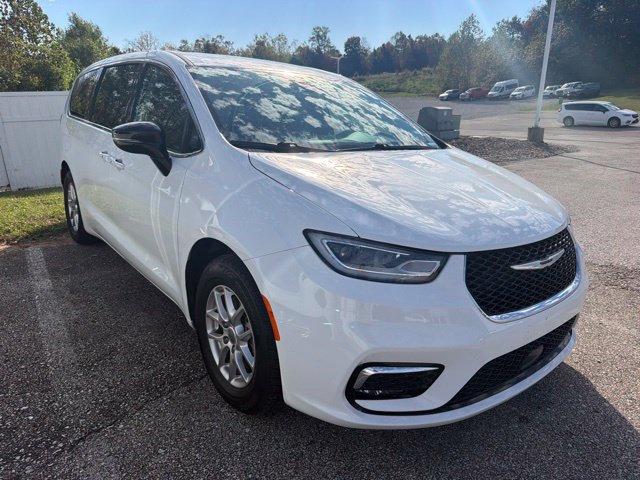 Used 2024 Chrysler Pacifica Touring-L FWD image 1
