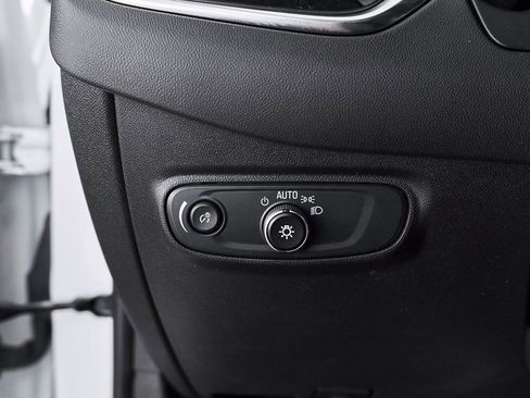 Used 2024 Chevrolet Equinox LS image 32