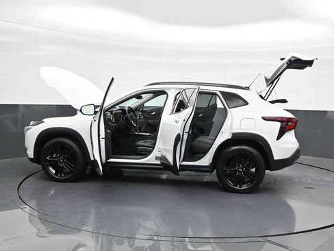 Used 2024 Chevrolet Trax ACTIV w/ Sunroof Package FWD image 34
