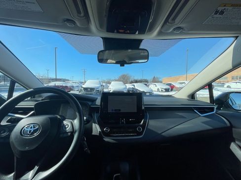 Used 2025 Toyota Corolla LE image 32