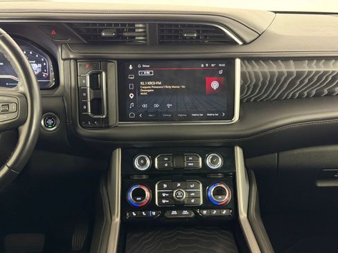 Used 2024 GMC Yukon Denali w/ Denali Reserve Package AWD/4WD image 14