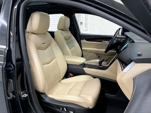 Used 2017 Cadillac XT5 Luxury w/ Driver Awareness Package FWD image 12