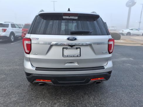 Used 2018 Ford Explorer XLT image 4