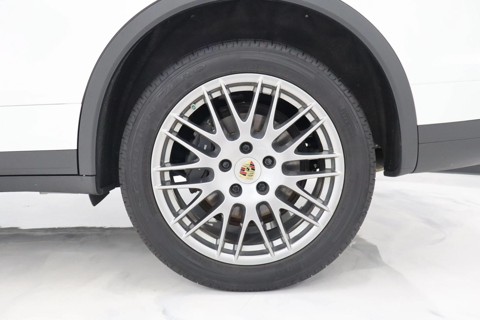 Used 2018 Porsche Cayenne AWD/4WD image 11