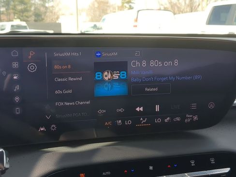 Used 2025 Buick Enclave Avenir w/ Super Cruise Package image 13