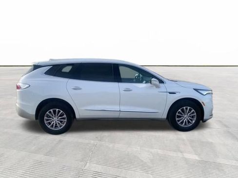 Used 2023 Buick Enclave Essence image 8