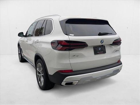 Used 2026 BMW X5 xDrive40i w/ Parking Assistance Package image 8
