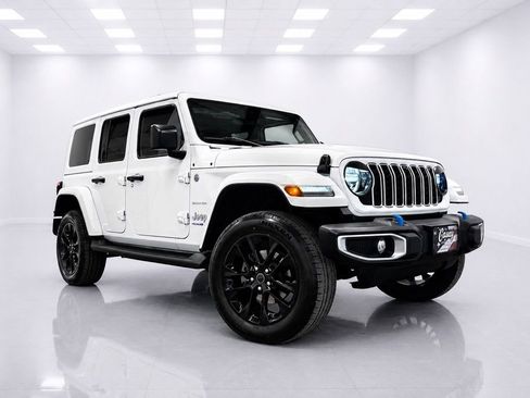 Used 2024 Jeep Wrangler Unlimited Sahara w/ Technology Group AWD/4WD image 2