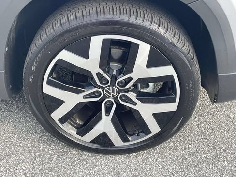 Certified 2023 Volkswagen Taos SEL AWD/4WD image 2