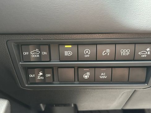 Used 2026 Toyota Tundra Platinum AWD/4WD image 21