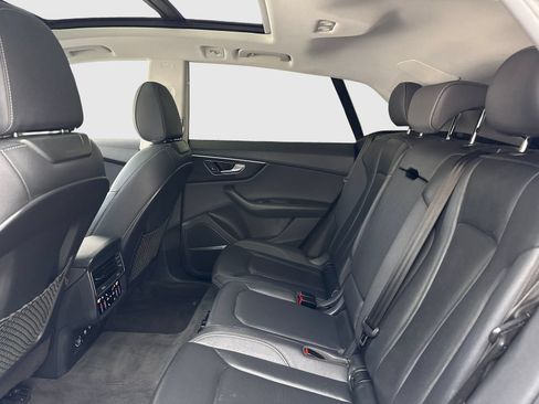 Used 2019 Audi Q8 Premium Plus w/ Premium Plus AWD/4WD image 38