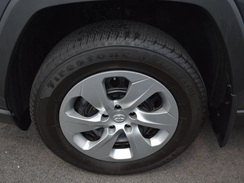 Used 2021 Toyota RAV4 LE FWD image 11