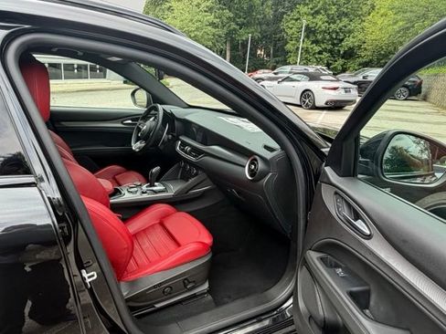 Used 2024 Alfa Romeo Stelvio Veloce AWD/4WD image 39