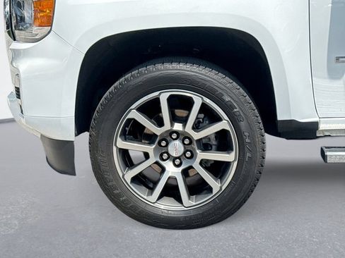 Used 2022 GMC Canyon Denali RWD image 18