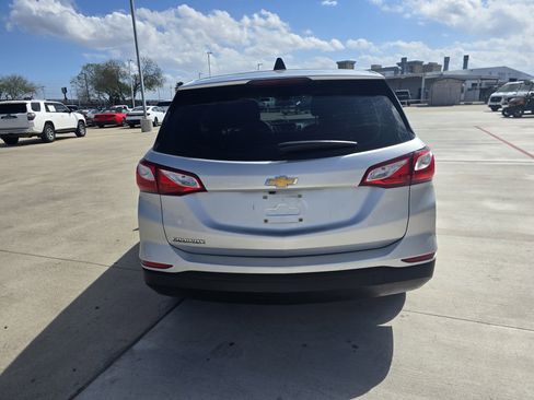 Used 2020 Chevrolet Equinox LS w/ LPO, Floor Liner Package image 4