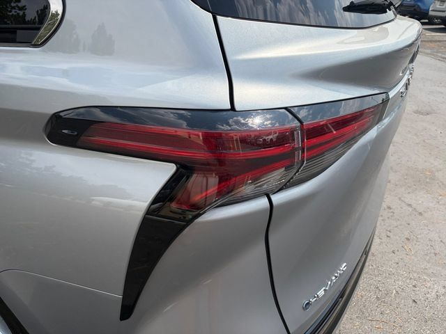 Certified 2025 Toyota Sienna Limited AWD/4WD image 37