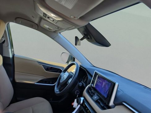 Used 2025 Toyota RAV4 LE image 28