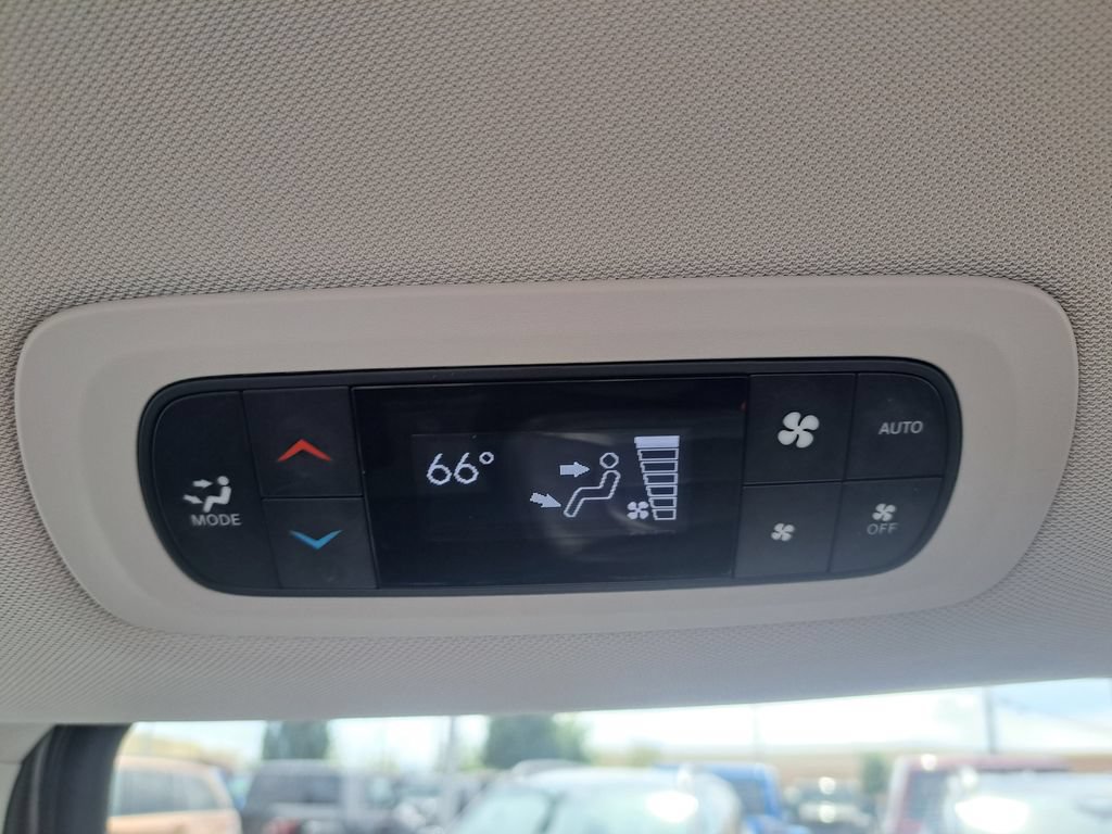 Used 2021 Chrysler Pacifica Touring-L FWD image 25
