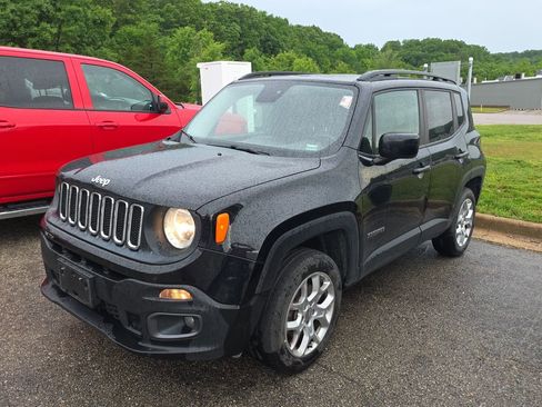 Used 2017 Jeep Renegade Latitude AWD/4WD image 3